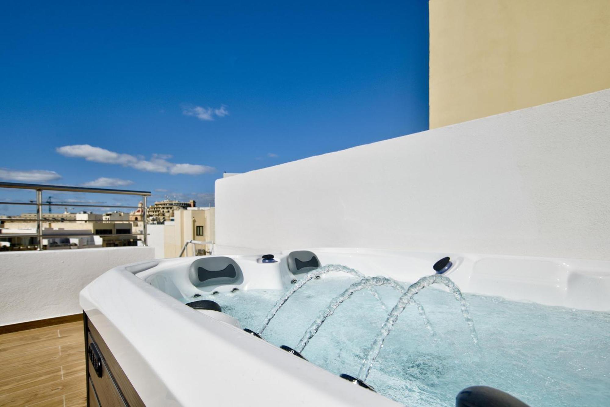 Sliema 2-Bedroom Central Apartments And Penthouse With Jacuzzi Buitenkant foto